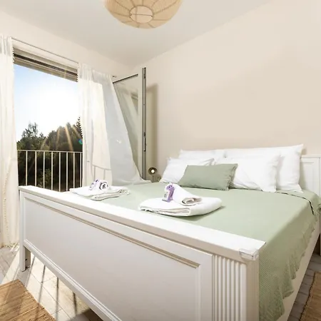 Hvar - Lyra * Ivan Dolac